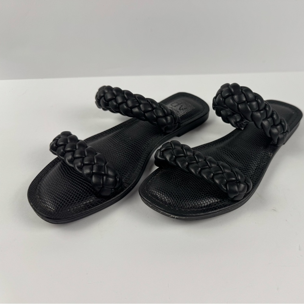 Delve vita Indy slide sandal with Puffed braided straps measures as a 7
